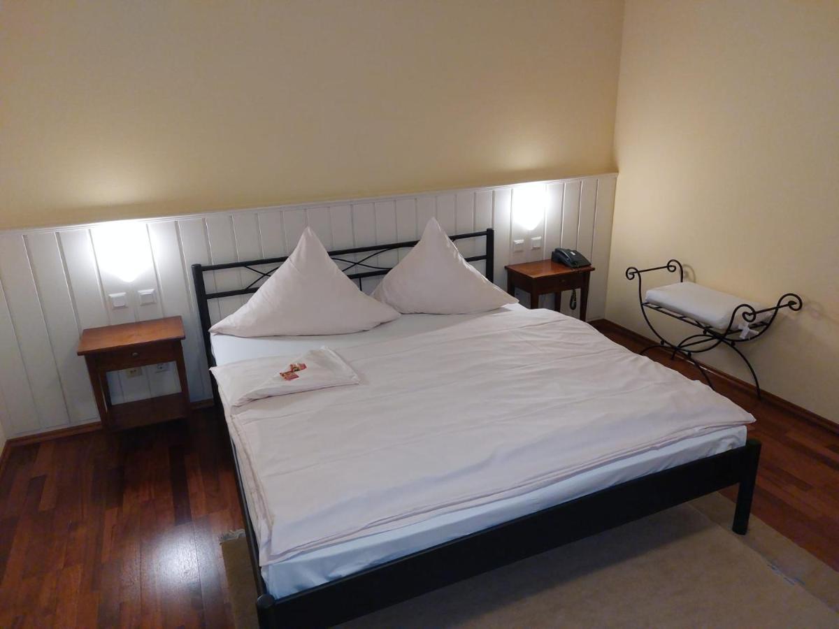 Hotel Goldener Stern Sankt Ingbert Ngoại thất bức ảnh