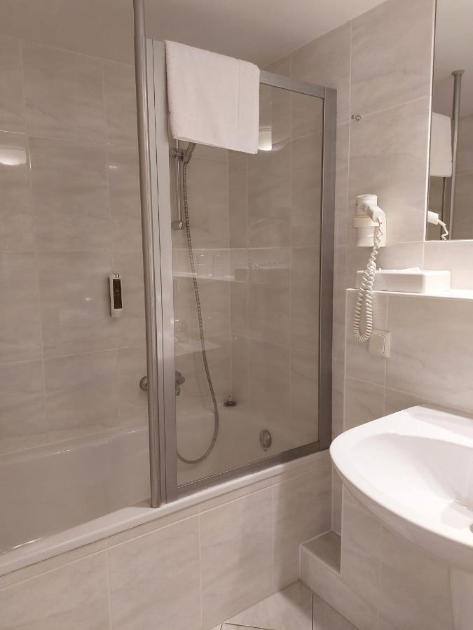 Hotel Goldener Stern Sankt Ingbert Ngoại thất bức ảnh